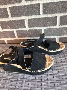 Kensie Black Suede With Criss Cross Ankle Straps Platform Sandals - Size 10